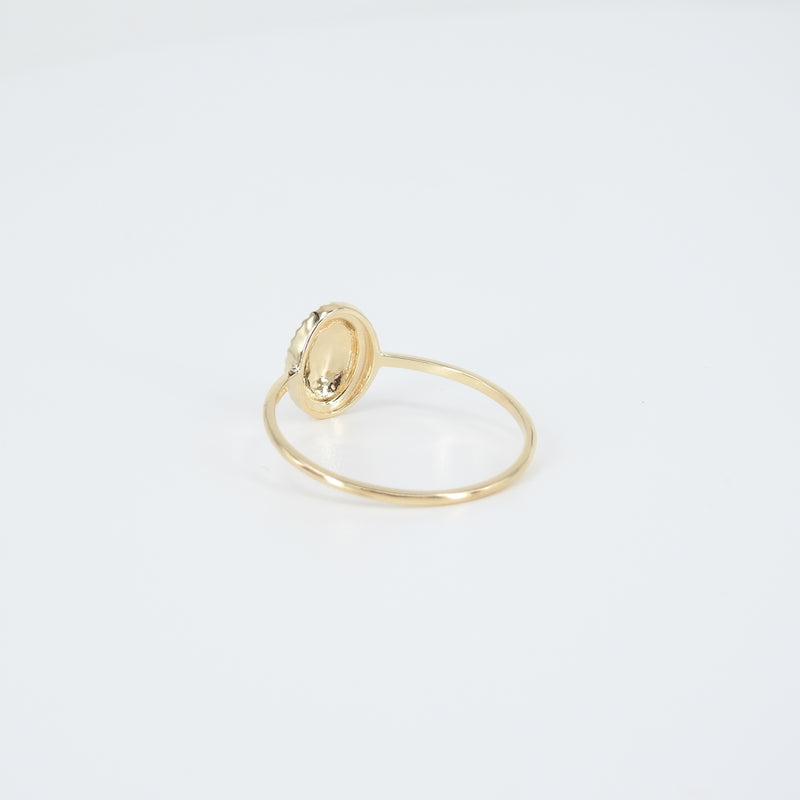 Solid 18k Gold Ring - Ornamented Oval Shape