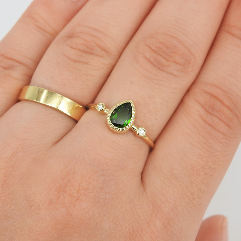 Vintage Textured Bezel Tsavorite Engagement Ring