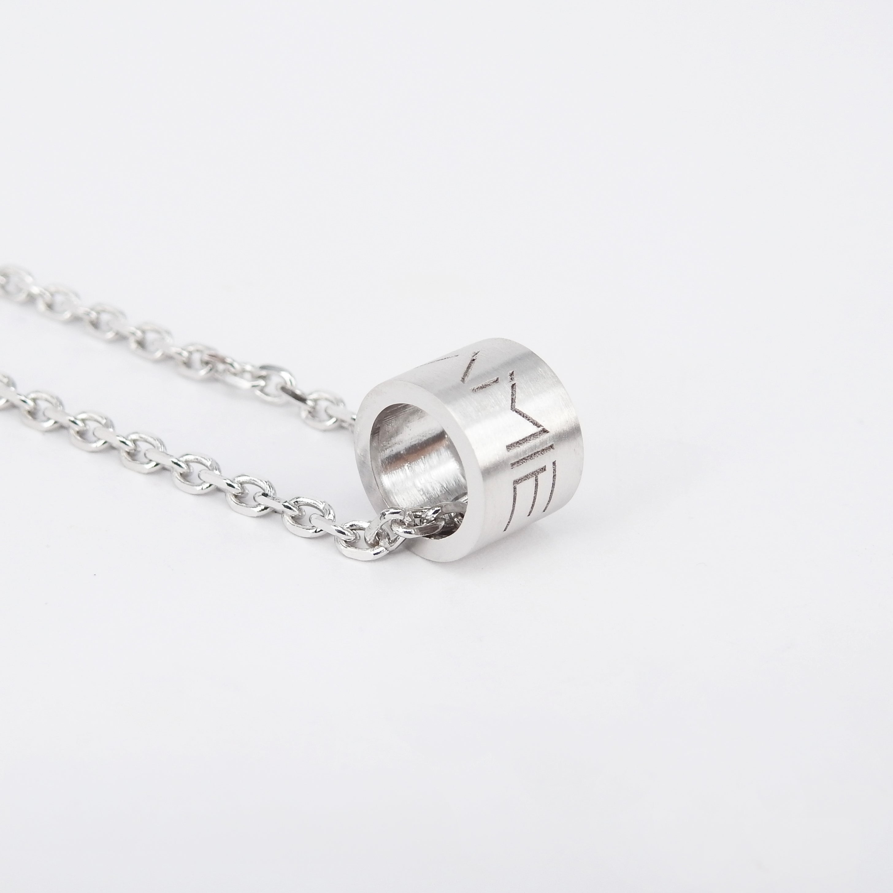 Men's Engravable 18K Gold Pendant