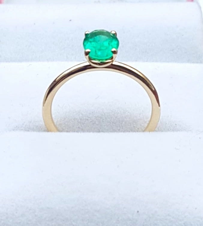 Emerald Ring - 0.92 Ct Colombian Emerald Engagement Ring
