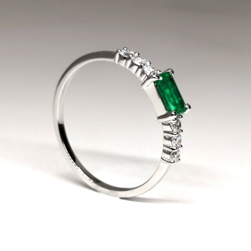 Emerald Ring - Vivid Green 0.4 Ct