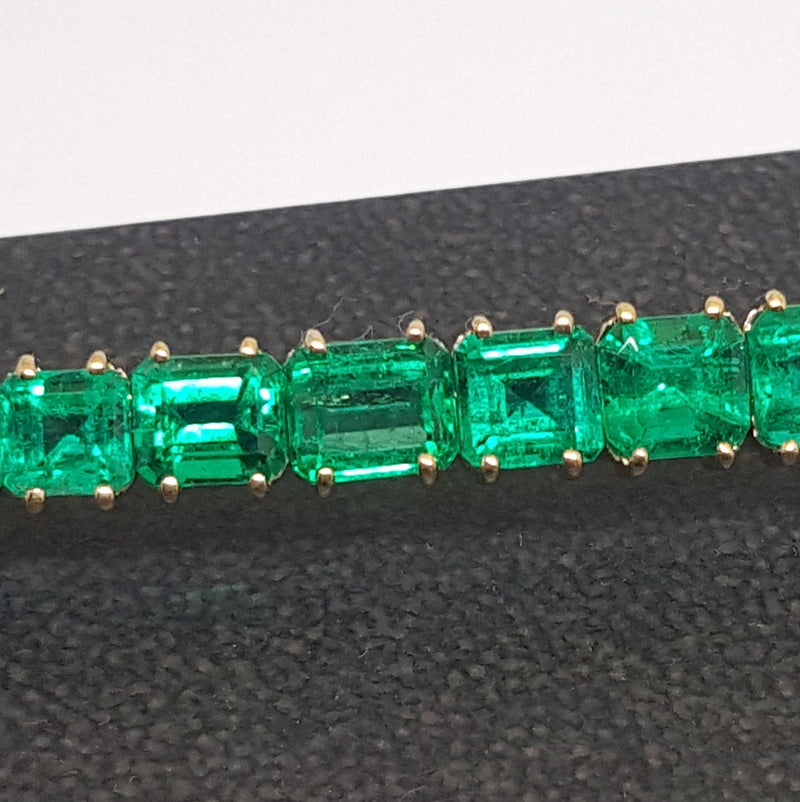 Graduated Vivid Green Colombian Emerald Bracelet