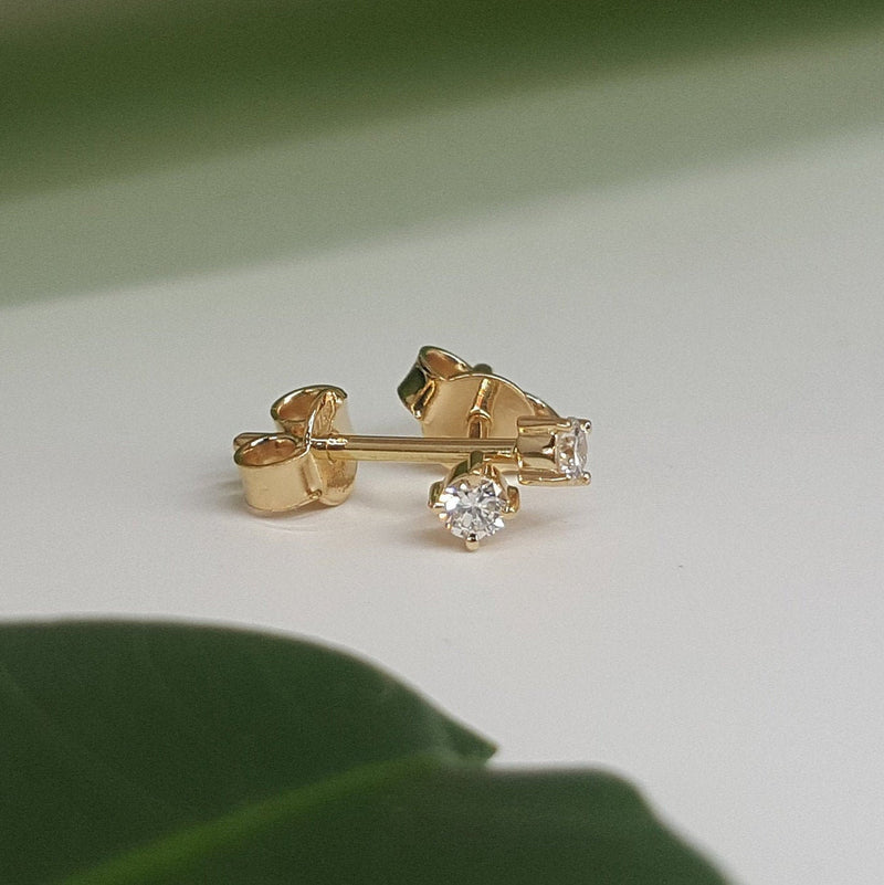 Simple Minimalistic Diamond Stud Earrings